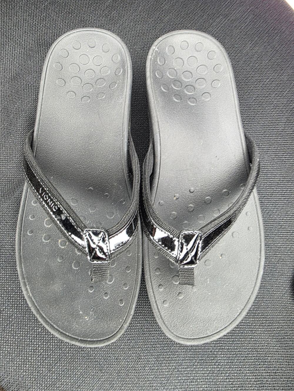 Vionic Black Orthotic Thong Sandals / Wedge Flip Flops.